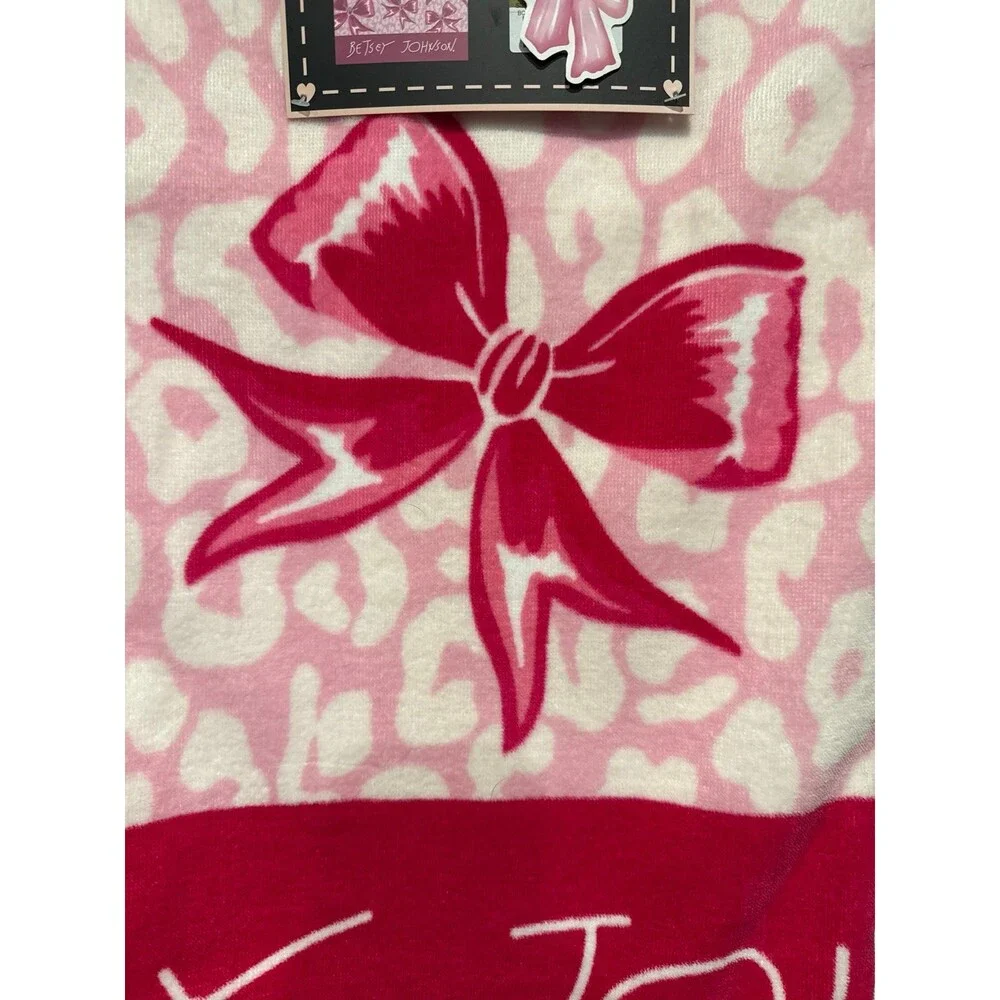 BETSEY JOHNSON BEACH TOWEL-Pink Bow